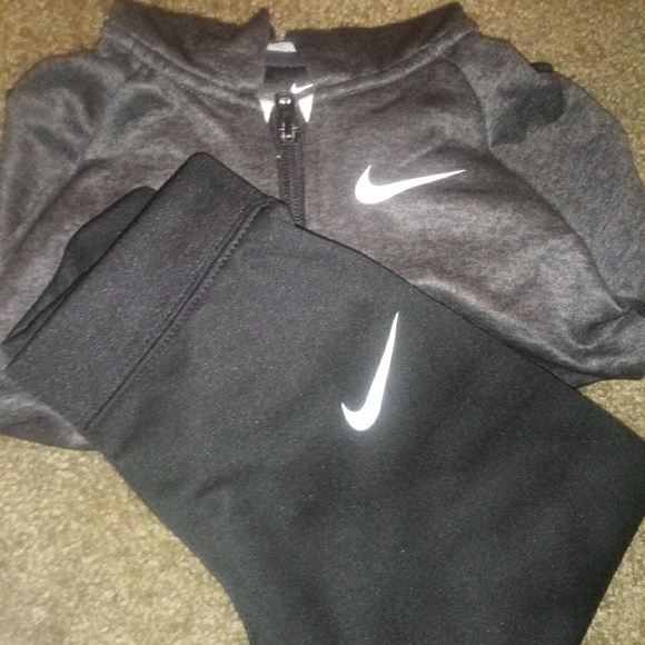 Nike Sweaters - Nike 3t set